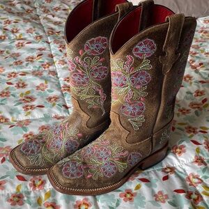 Macie Bean Tan Floral Embroidered Heeled Boots Big Girls Size 3B